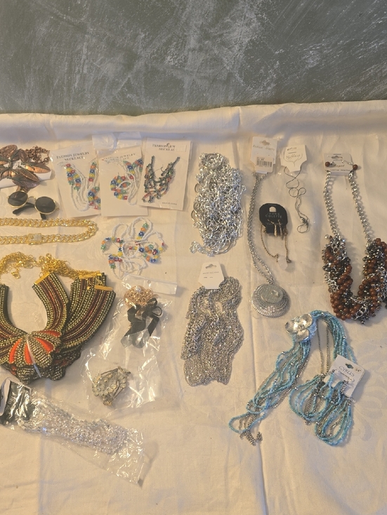 The Unbranded Brand Jewelry - Over 20 Necklace Bundle, Mixed Colors & Designs, Beaded, Chains, Charms New